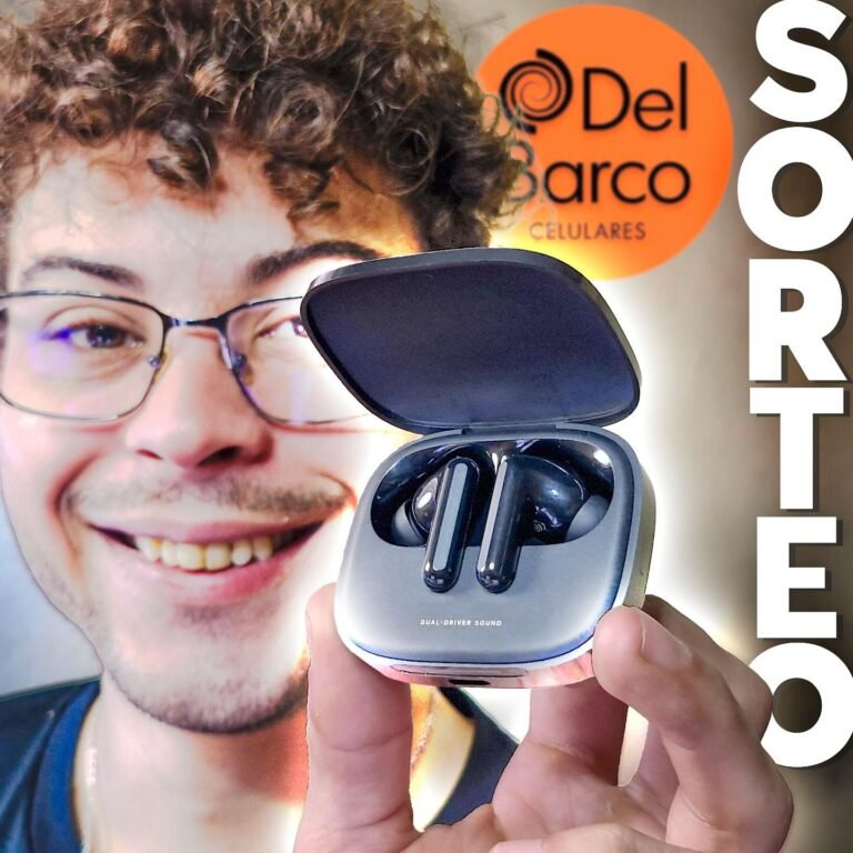 Joven sonriente mostrando auriculares Redmi Buds 6 junto al logo de Del Barco Celulares y el anuncio del sorteo en Argentina.