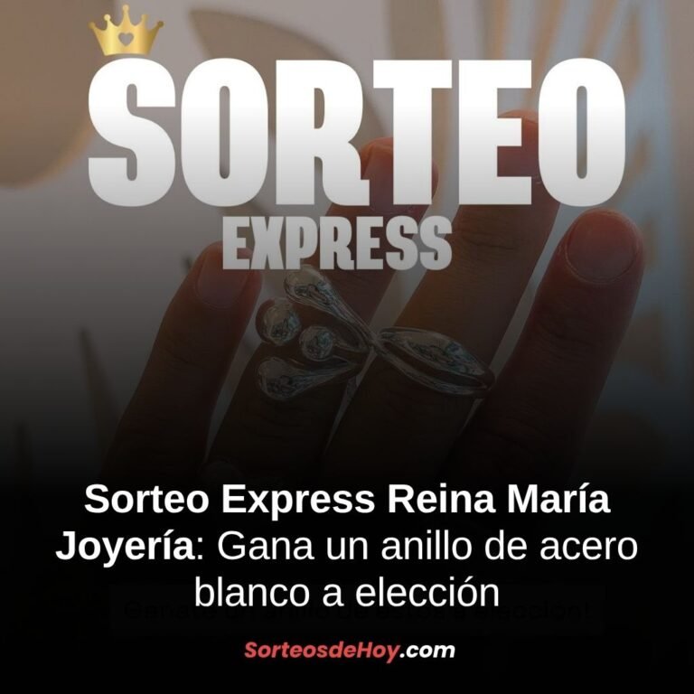 Fotografía de una mano con varios anillos de acero blanco de la colección Reina María Joyería. Los anillos presentan diferentes diseños como un corazón, un lazo y formas geométricas. Fondo claro desenfocado.