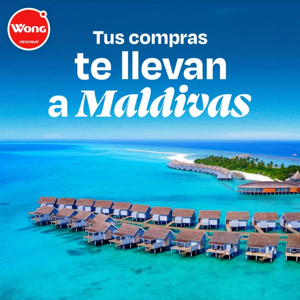 Vista aérea de villas en el mar turquesa de las Islas Maldivas con el texto “Tus compras te llevan a Maldivas”, parte del sorteo de aniversario de Wong 2025.